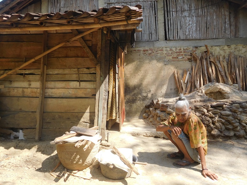 Mbah Sulipah (90 tahun), warga Desa Sukolilo, Kec. Sukolilo, Pati / Clakclik.com, Minggu (20/10/2019)