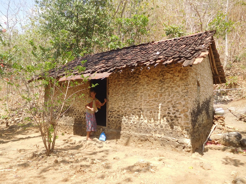 Mbah Katimah (85 tahun), warga Desa Sukolilo, Kec. Sukolilo, Pati / Clakclik.com, Minggu (20/10/2019)