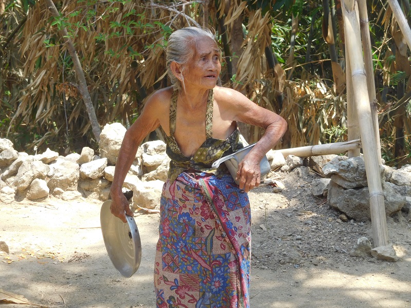 Mbah Patemi (91 tahun), warga Desa Sukolilo, Kec. Sukolilo, Pati / Clakclik.com, Minggu (20/10/2019)