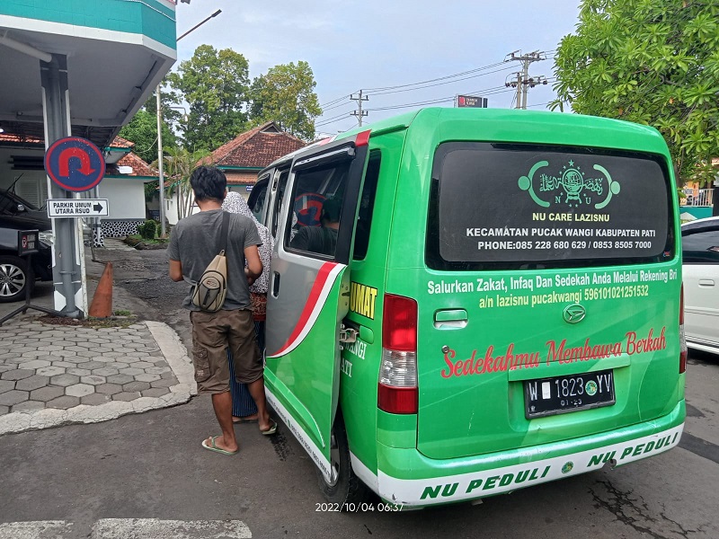 Mobil Layanan Umat (MLU) LAZISNU MWCNU Pucakwangi, Pati sudah lebih dari satu tahun dalam seminggu minimal mengantar 4 orang warga ke rumah sakit untuk cuci darah / Dok. LAZISNU Pucakwangi