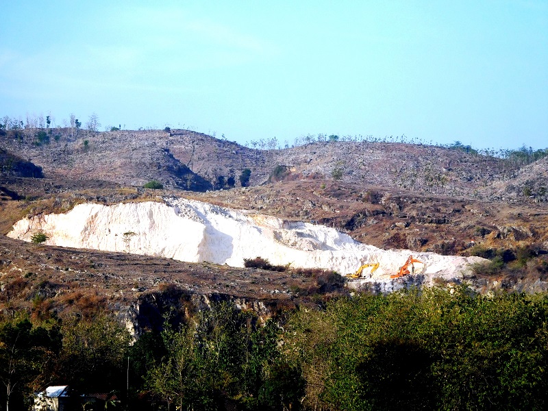 Pertambangan di Gadudero, 500 meter dari tempat wisata Sonokeling / Clakclik.com, Minggu (20/10/2019)