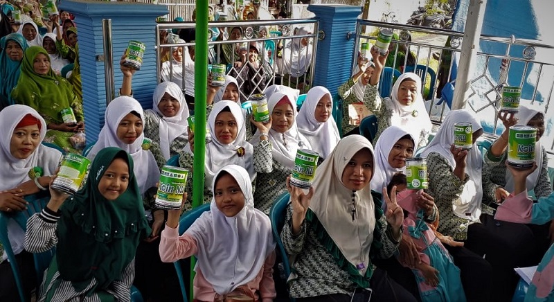 Muslimat-Fatayat Desa Plosorejo menerima Kaleng Koin NU dari LAZISNU Pucakwangi, Jum'at (24/1/2020) / LAZISNU for Clakclik.com Muslimat-Fatayat Desa Plosorejo menerima Kaleng Koin NU dari LAZISNU Pucakwangi, Jum'at (24/1/2020) / LAZISNU for Clakclik.com