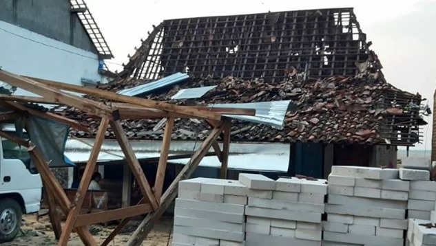 Rumah rusak akibat angin lisusu di Desa Wegil, Sukolilo, Pati, Kamis (31/10/2019) / FB Gundala, Istimewa