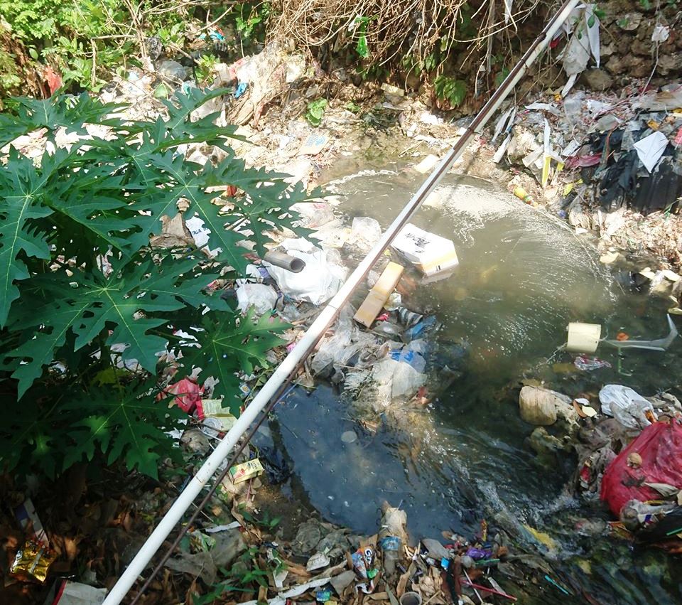 Sampah di sungai / FB Muhammad Rouf